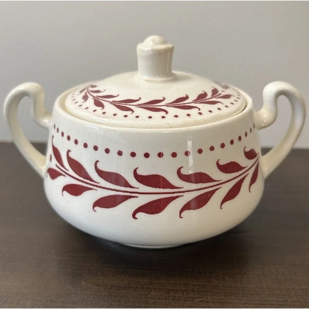 Homer Laughlin HEMLOCK RED Sugar Bowl: Brittany Laurel Leaf Tulip Vintage